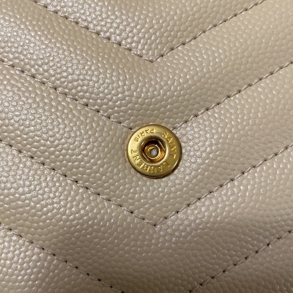 ❌Sold❌Saint Laurent Cassandre Matelasse Envelope LeatherWalletonChain NudePowder - Picture 10 of 16